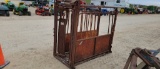 CATTLE CHUTE WITH AUTOMATIC HEAD GATE