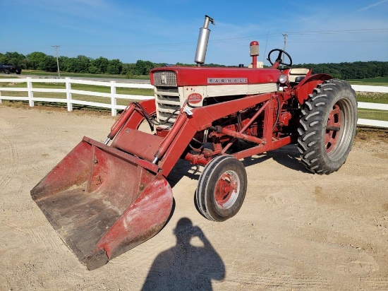 International 460 Loader Tractor