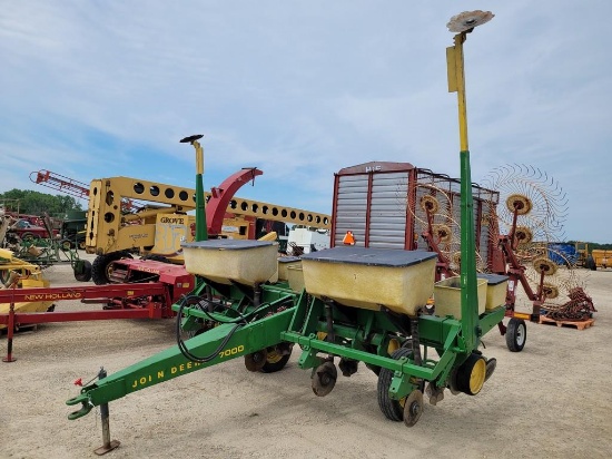 John Deere 7000 4R Planter