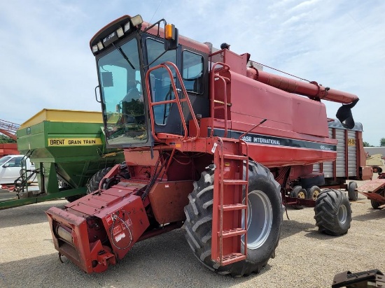 Case IH 1660 Combine