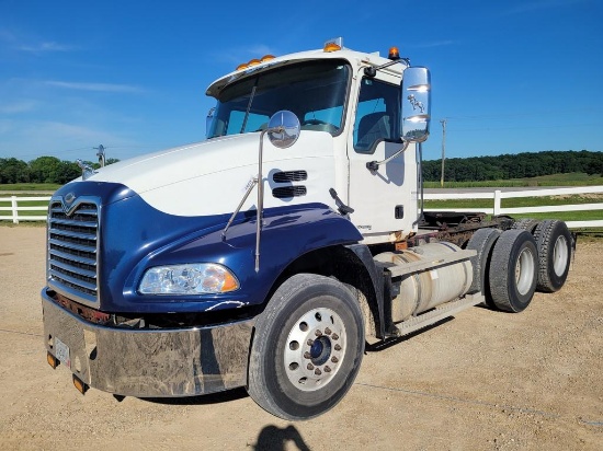 2005 Mack Vision CXN613 Semi Tractor