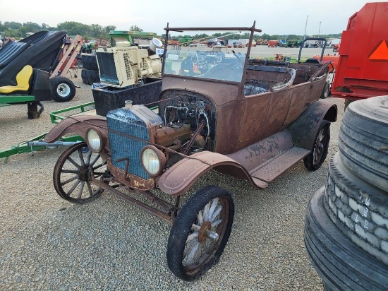 1922 Ford Model T Touring Car