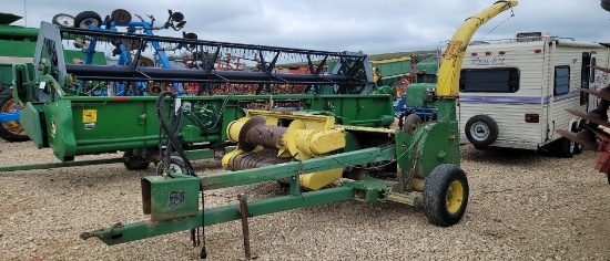 JOHN DEERE 3940 CHOPPER WITH HAY HEAD