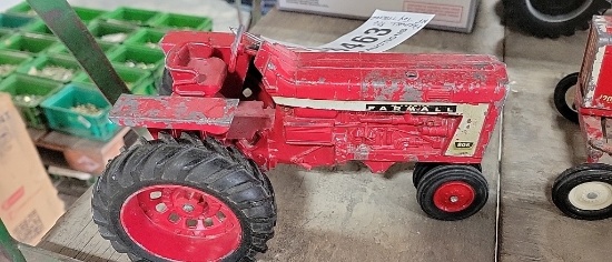 FARMALL 806 NARROW FRONT TOY TRACTOR