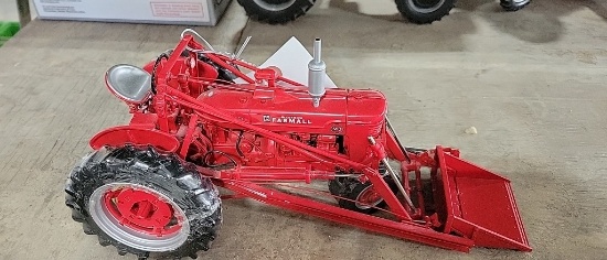 FARMALL M DIESEL TOY TRACTOR WITH LOADER