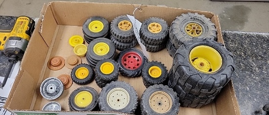 BOX MISCELLANEOUS TONKA & ERTL TOY WHEELS