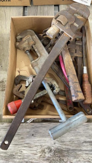 BOX 8 PIPE WRENCHES AND PIPE CUTTER
