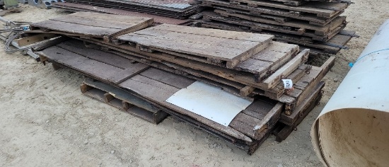 PALLET OF 30" SOLID OAK LONG GATING