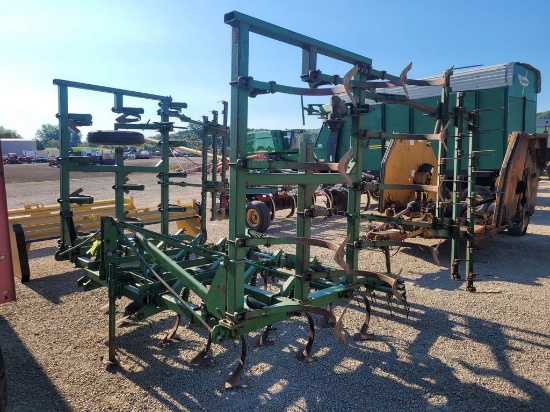 John Deere 22' 3pt Cultivator