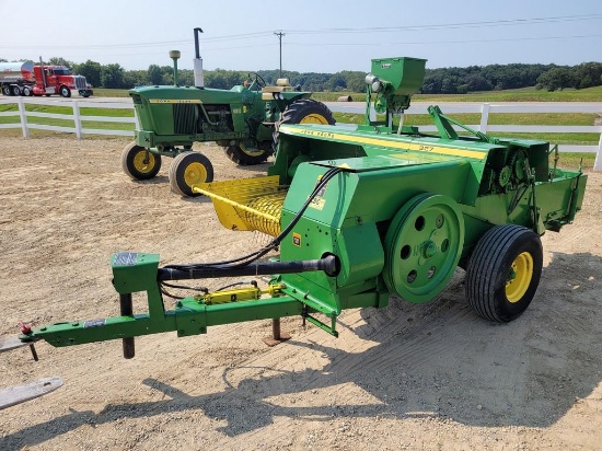 John Deere 327 Square Baler