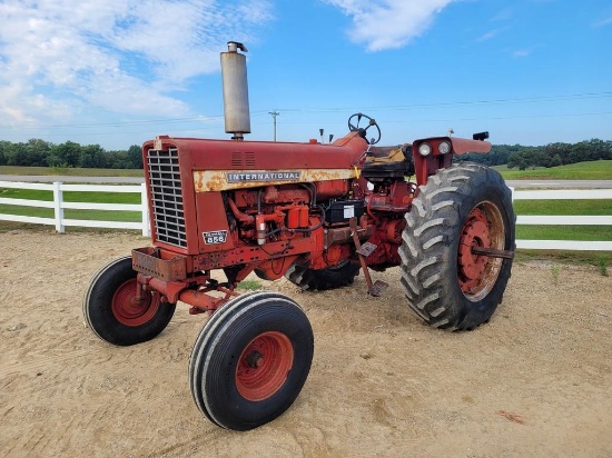 International 856 Tractor