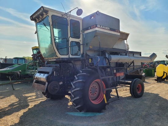 Gleaner M3 Combine