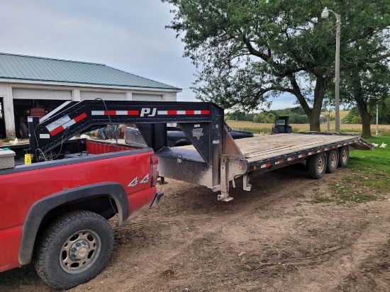 28' Gooseneck Trailer