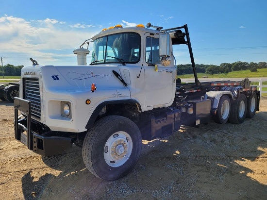 1999 Mack Roll Off Dumpster Truck