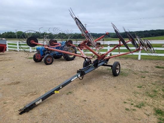 Gehl 6 Wheel Hay Rake