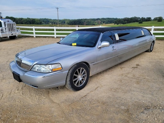 2007 Lincoln Town Car Limo