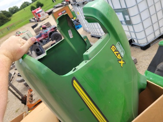 John Deere X475 Hood