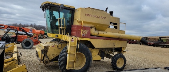 NEW HOLLAND TR86 COMBINE