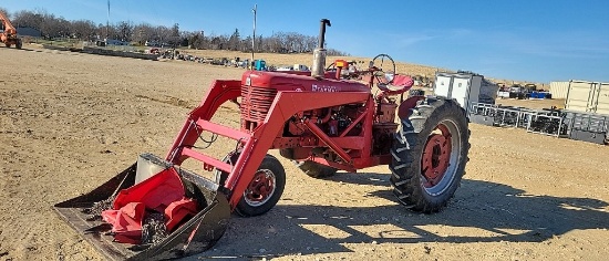 FARMALL SUPER M WITH LOADER