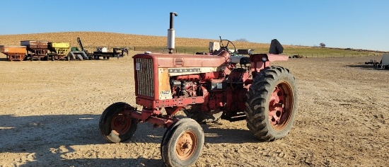 FARMALL 706 TRACTOR- DIESEL, FACTORY WIDE FRONT