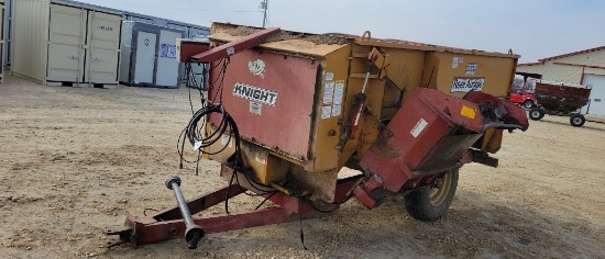 KNIGHT LIL AUGGIE 3000 FEED/MIXER WAGON