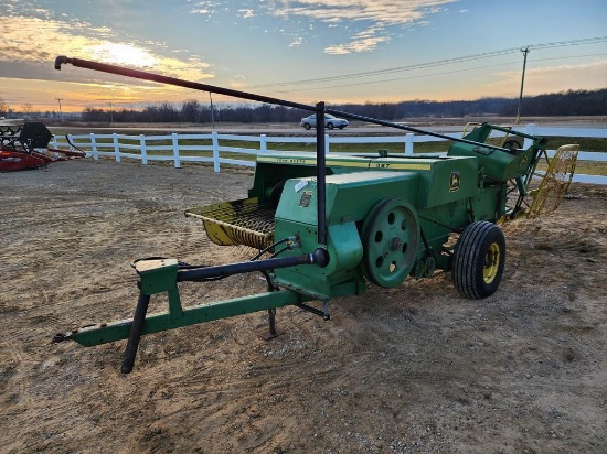 John Deere 327 Square Baler