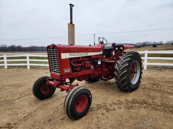 International 856 Tractor