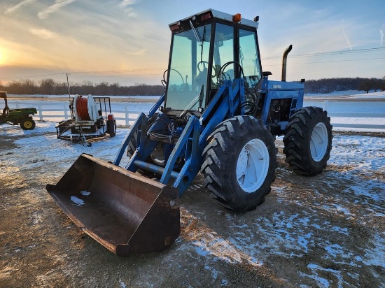 1984 Versatile Bi-Directional Loader Tractor