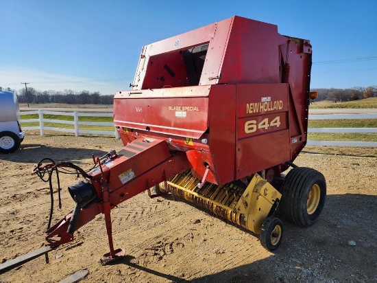 New Holland 644 Round Baler