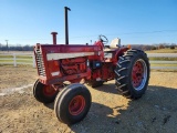 International 1256 Tractor