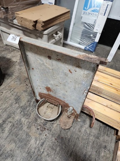 Waterer & Feeder