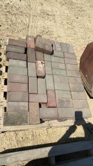 PALLET OF RECTANGLE LANDSCAPING BRICKS