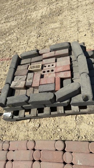 PALLET OF OBLONG INTERLOCKING LANDSCAPE BRICKS
