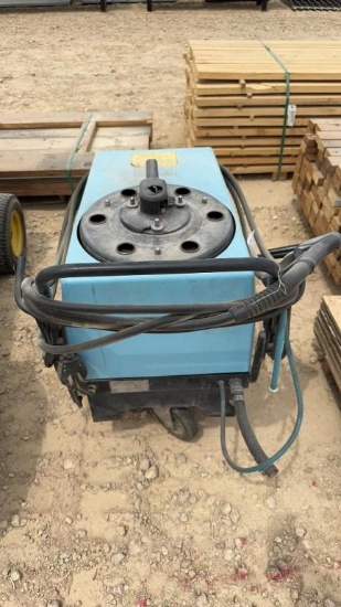 PRESSURE WASHER - HAS HEAT ALSO