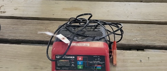 PORTABLE BATTERY CHARGER - WORKS