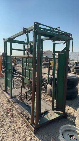 HOOF TRIMMING CHUTE