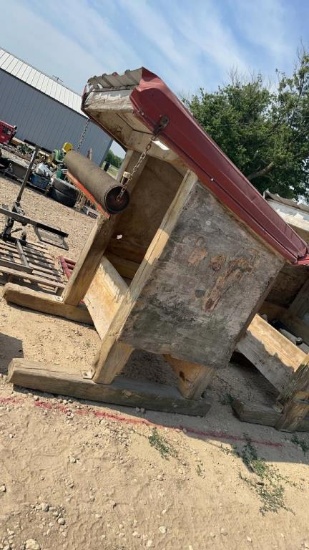 WOOD MINERAL FEEDER