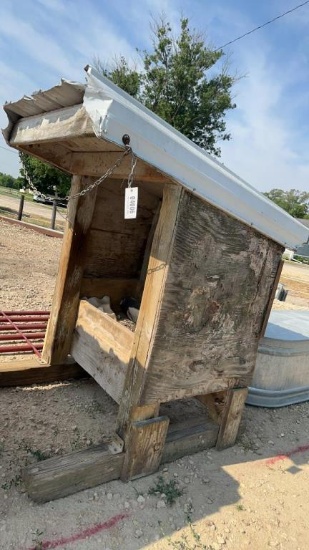 WOOD MINERAL FEEDER