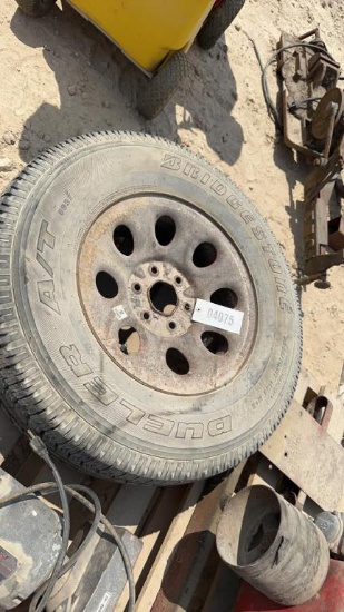 BF GOODRICH 275/18 TIRE AND RIM