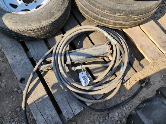 HYDRAULIC CYLINDER W/ 2- 20' HOSES