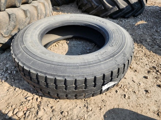 285 X 22.5 RETREAD SEMI TIRE