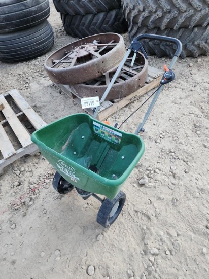 LAWN FERTILIZER CART