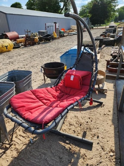HAMMOCK ON STAND
