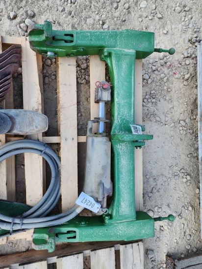 JOHN DEERE QUICK HITCH