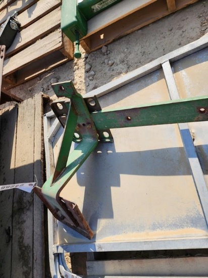 STEP ASSEMBLY FOR JOHN DEERE SOUND GUARD CAB