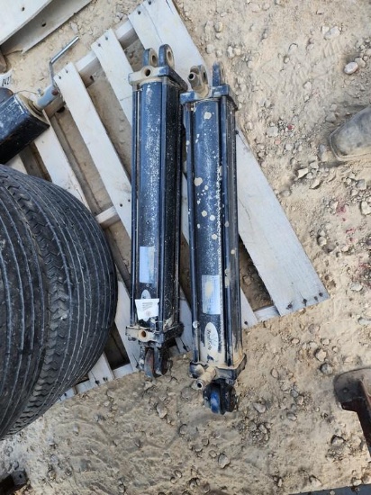 (2) HYDRAULIC CYLINDERS