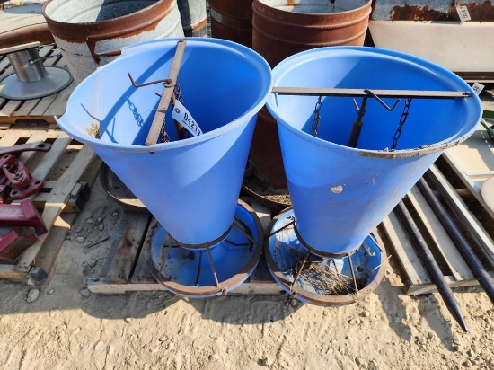 BLUE HOG FEEDERS