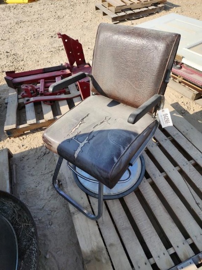 BARBER CHAIR