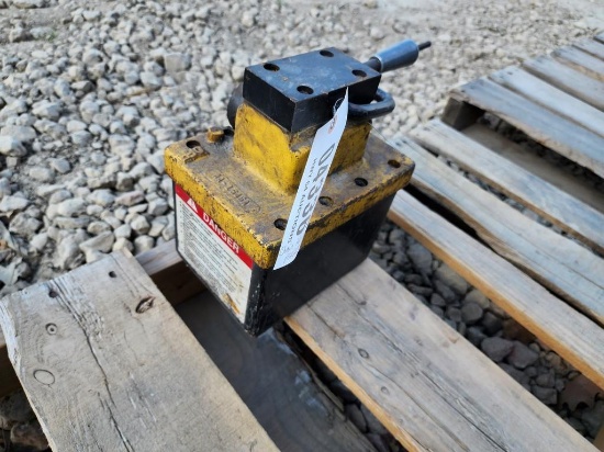 CHAIN HOIST MAGNET