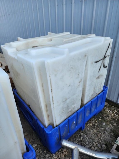 BIG PLASTIC TOTE